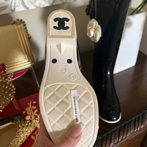 Brand new Authentic stunning CHANEL rain boots size 36 - Picture 4 of 7